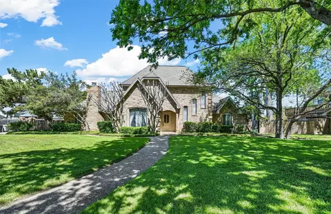 412 Mayfair Ct, Hurst, TX 76054