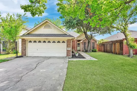 4808 Colonial Park Dr, Haltom City, TX 76117