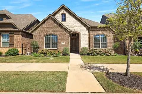 6936 Heather Ln, North Richland Hills, TX 76182