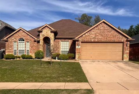 1105 Hidden Lake Dr, Burleson, TX 76028