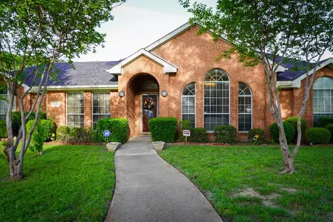 1202 Bluffview Dr, Desoto, TX 75115