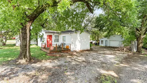 889 Quail Creek Cir, Pottsboro, TX 75076