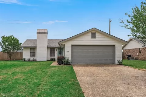 3120 Le Oaks Dr, Bossier City, LA 71111