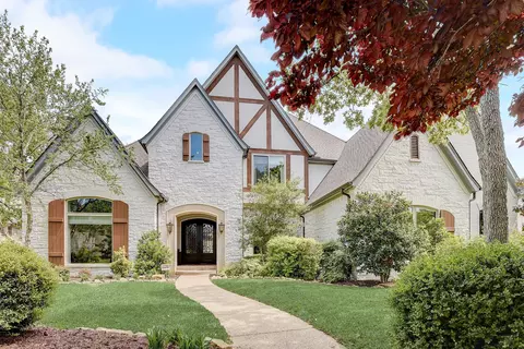 8 Hayes Ct, Trophy Club, TX 76262