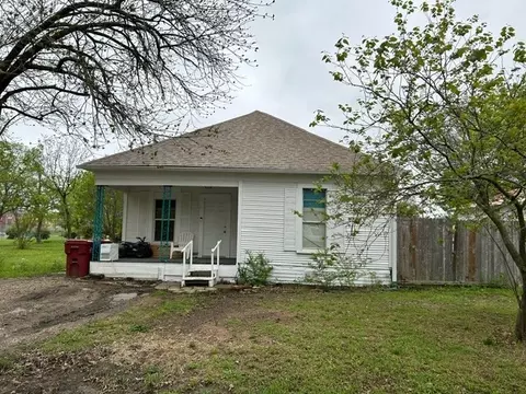111 W Spruce St, Whitewright, TX 75491