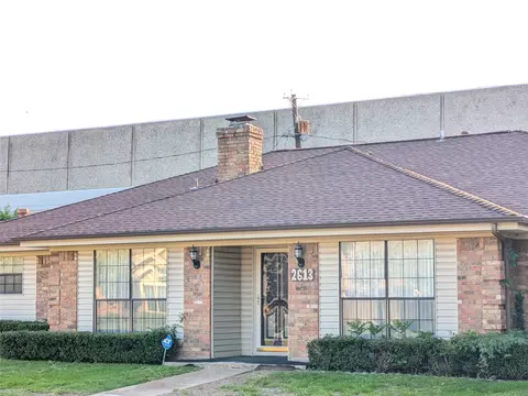 2613 Meadow Lake Dr, Grand Prairie, TX 75050