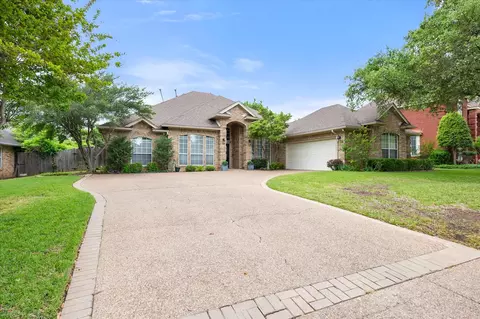 821 Muirfield Dr, Mansfield, TX 76063