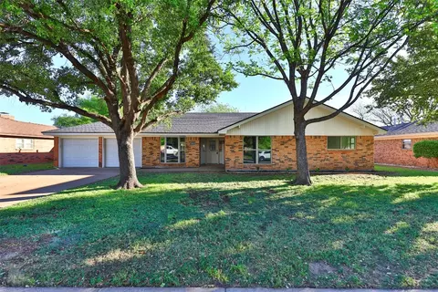 2926 Robertson Dr, Abilene, TX 79606