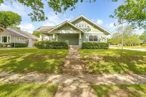 302 Prairie Ave, Cleburne, TX 76033