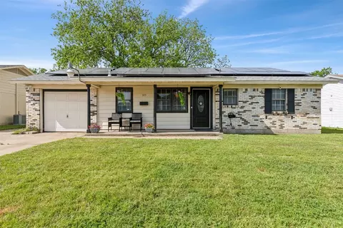 725 E Mission St, Crowley, TX 76036