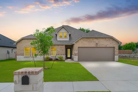 1008 Andrea Michele Ln, Glenn Heights, TX 75154
