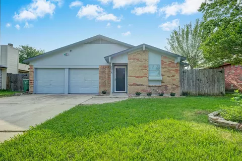 5215 Carpenter Dr, Arlington, TX 76017