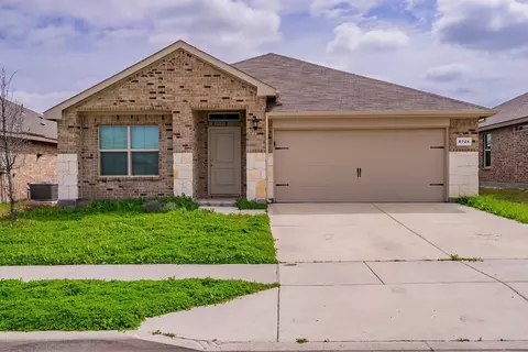 8724 Smokehouse Dr, Fort Worth, TX 76179