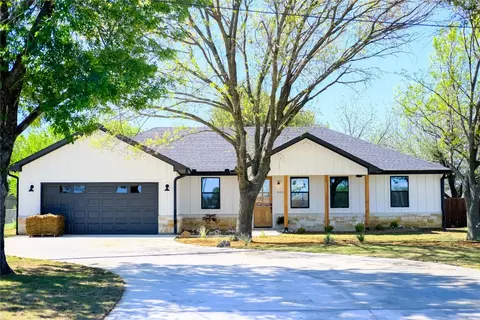 402 4th St, Whitesboro, TX 76273