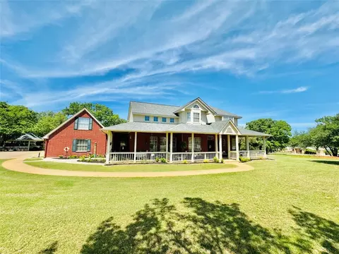 150 Deer Park Ct, Granbury, TX 76048