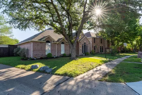 2822 Briarbrook Ln, Garland, TX 75040