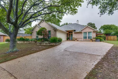 7500 Ranch Ct, Benbrook, TX 76126
