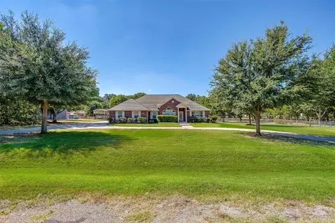 213 Live Oak Ln, Burleson, TX 76028
