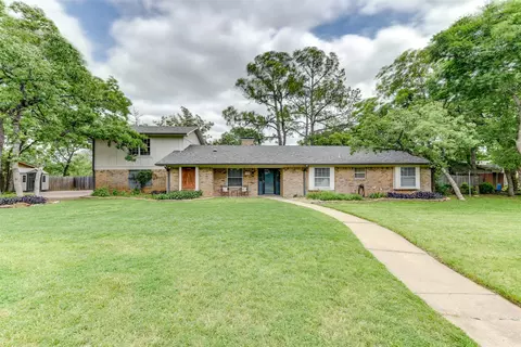 113 Timber Ridge Cir, Burleson, TX 76028