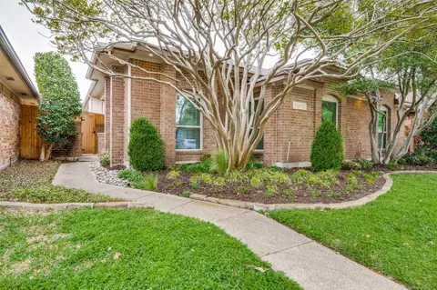 16711 Cleary Cir, Dallas, TX 75248