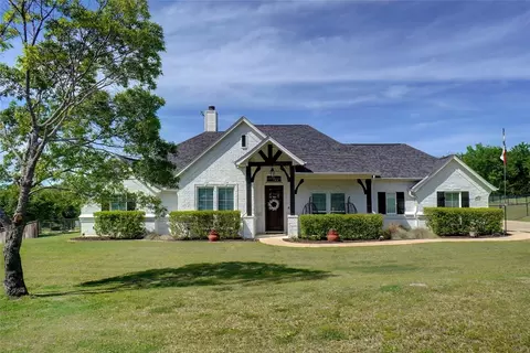 268 Scenic Wood Dr, Azle, TX 76020
