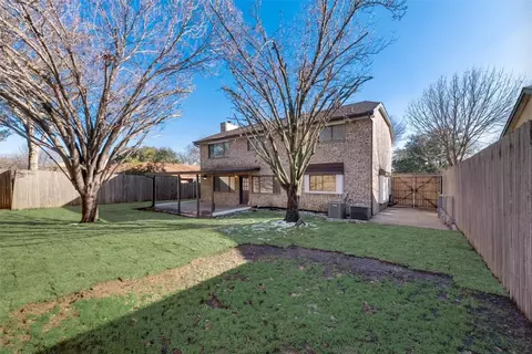 Exterior - 207 Lark Ln, Euless, TX 76039 photo 5 of 5