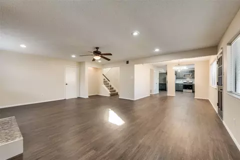 Living - 207 Lark Ln, Euless, TX 76039 photo 1 of 4