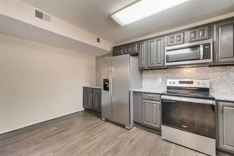 Kitchen - 207 Lark Ln, Euless, TX 76039 photo 2 of 3