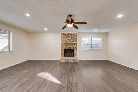 Living - 207 Lark Ln, Euless, TX 76039 photo 2 of 4