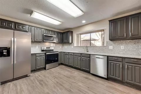 Kitchen - 207 Lark Ln, Euless, TX 76039 photo 1 of 3
