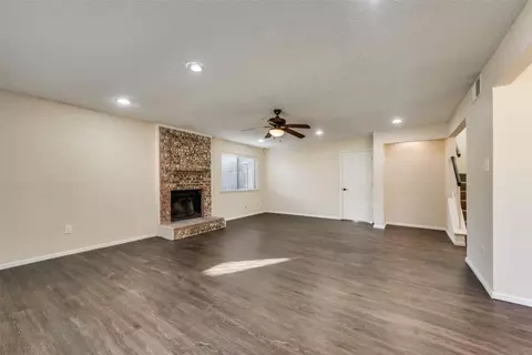 Living - 207 Lark Ln, Euless, TX 76039 photo 3 of 4