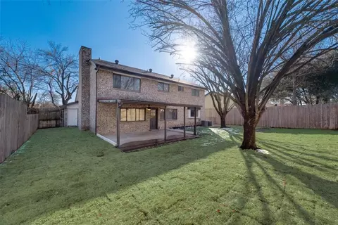 Exterior - 207 Lark Ln, Euless, TX 76039 photo 4 of 5