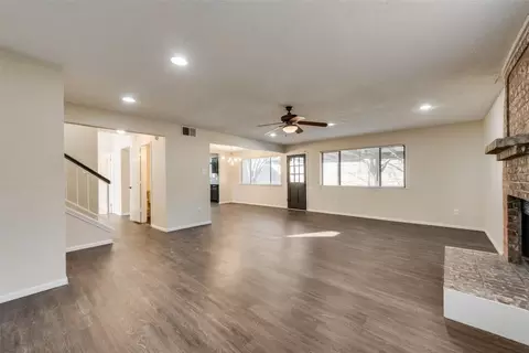 Exterior - 207 Lark Ln, Euless, TX 76039 photo 2 of 5