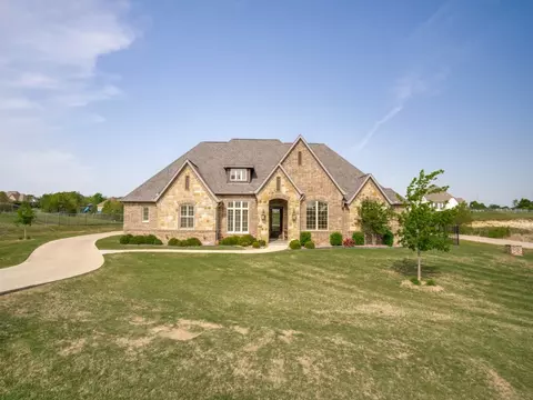 300 Bear Country Dr, Aledo, TX 76008