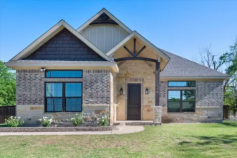 714 E Pace St, Frost, TX 76641