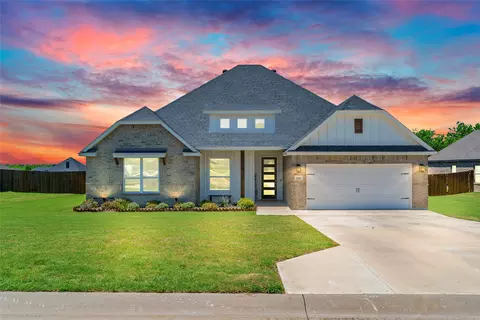 111 Oak View Dr, Godley, TX 76044