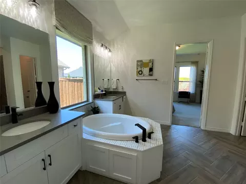 Bath - 2221 Pinner Ct, Celina, TX 75009 photo 2 of 11