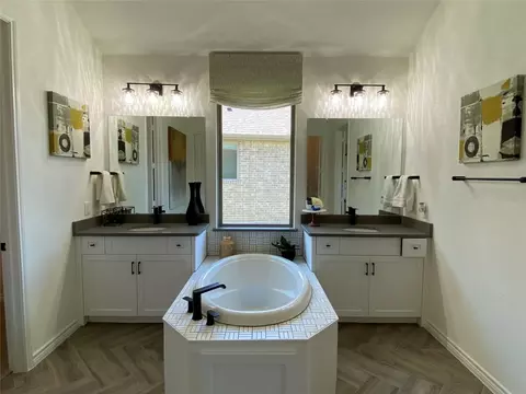 Bath - 2221 Pinner Ct, Celina, TX 75009 photo 1 of 11