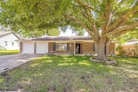 3916 Wedgworth Rd S, Fort Worth, TX 76133