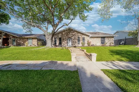 5902 Mark Ln, Rowlett, TX 75089