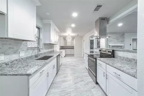 Bath - 5902 Mark Ln, Rowlett, TX 75089 photo 1 of 5