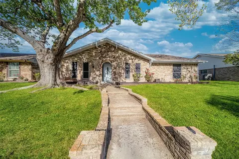 Exterior - 5902 Mark Ln, Rowlett, TX 75089 photo 2 of 5