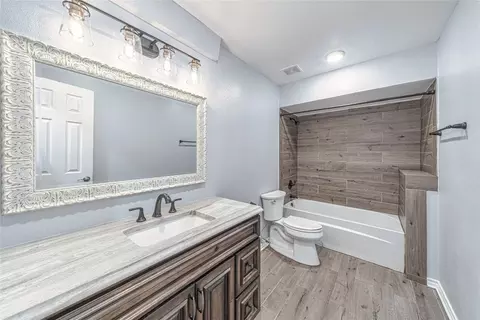 Bath - 5902 Mark Ln, Rowlett, TX 75089 photo 2 of 5