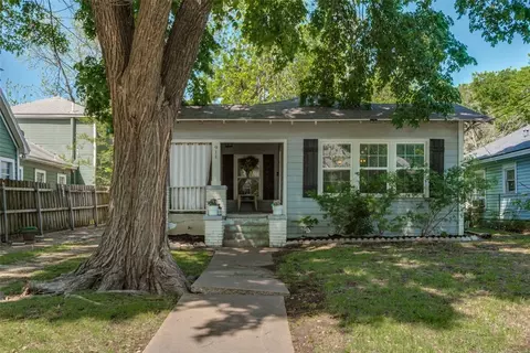 911 S Adams Ave, Dallas, TX 75208