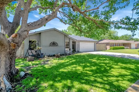 140 Sioux St, Keller, TX 76248