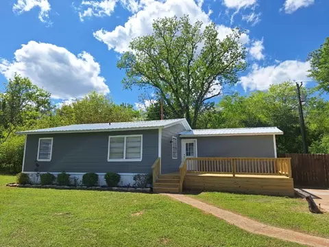 11148 Clover Ln, Berryville, TX 75763