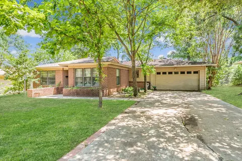 128 Varsity Cir, Arlington, TX 76013