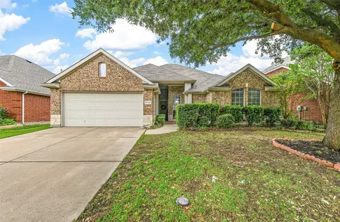 8733 Deepwood Ln, Fort Worth, TX 76123