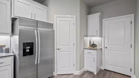 Kitchen - 100 Roundstone Rd, Fort Worth, TX 76052 photo 6 of 6