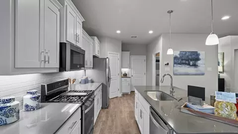 Kitchen - 100 Roundstone Rd, Fort Worth, TX 76052 photo 4 of 6